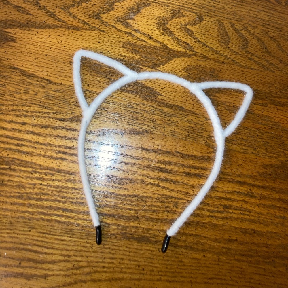 Cat Ear Fuzzy Kitty Headband  NWOT -White